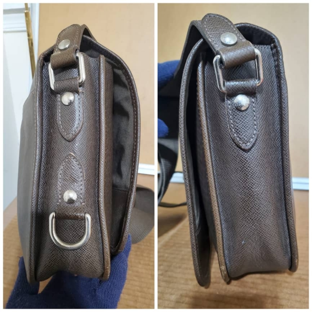 Authentic LOUIS VUITTON Grizzli Taiga Leather Andrei Messenger Bag - Picture 8 of 10